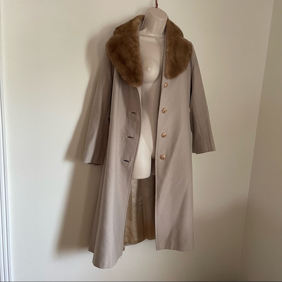 VINTAGE Long Wool Coat with Fur Collar - Picture 3 of 10